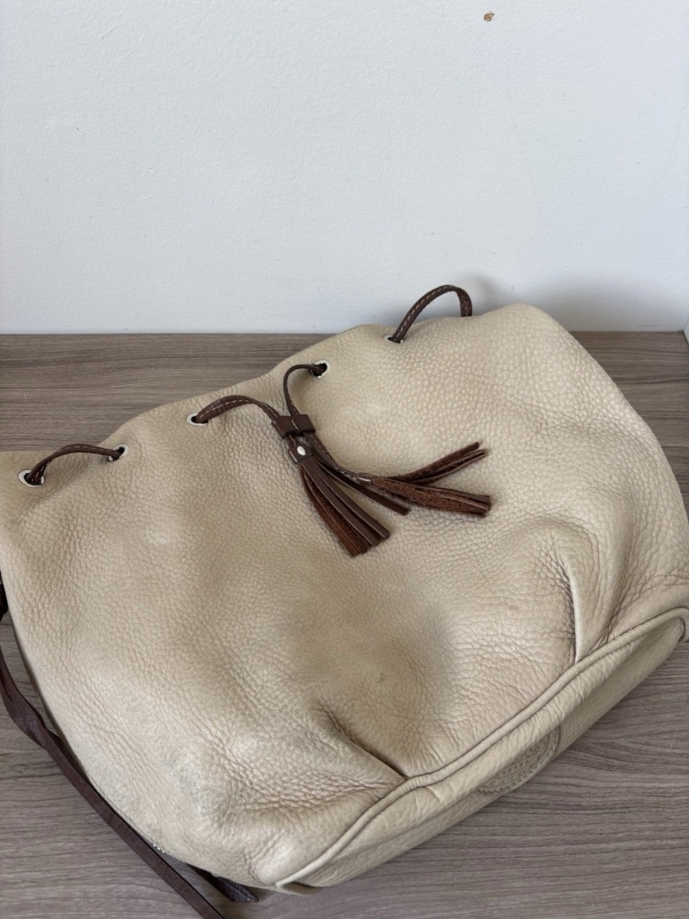 Roots Taupe and Dark Brown Leather Drawstring Bucket Bag - Picture 7 of 10